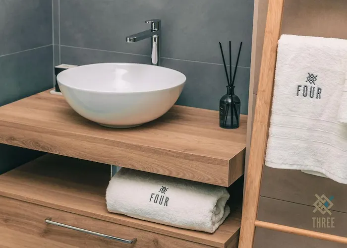 Bed & Breakfast Four